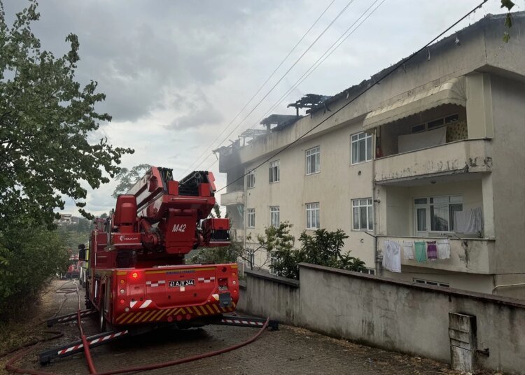 Kocaeli Başiskele’de Lojmanda Çıkan Yangın Söndürüldü