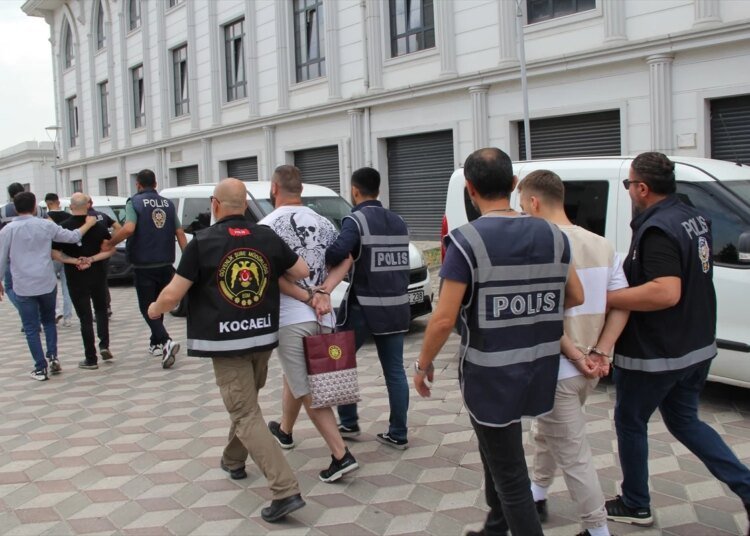 Kocaeli’de Provokatif Paylaşımlar Yapan 8 Şüpheli Gözaltına Alındı