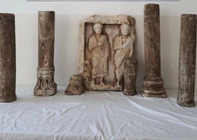 Kocaeli’de Roma dönemine ait mezar taşı ve sütunları ele geçirildi, 1 zanlı gözaltına alındı