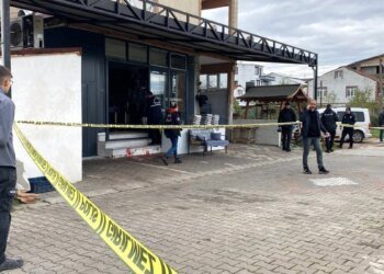Kocaeli’de Tatlıcı Dükkanında Cinayet Davası: İş Yeri Sahibi Tabanca ile Vurarak Öldürdü