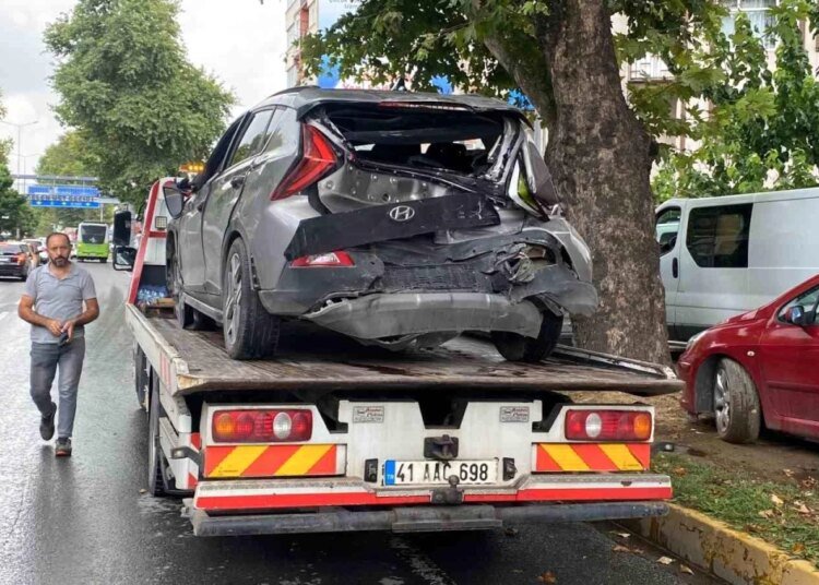 Kocaeli’de yağış sebebiyle tır trafik kazası