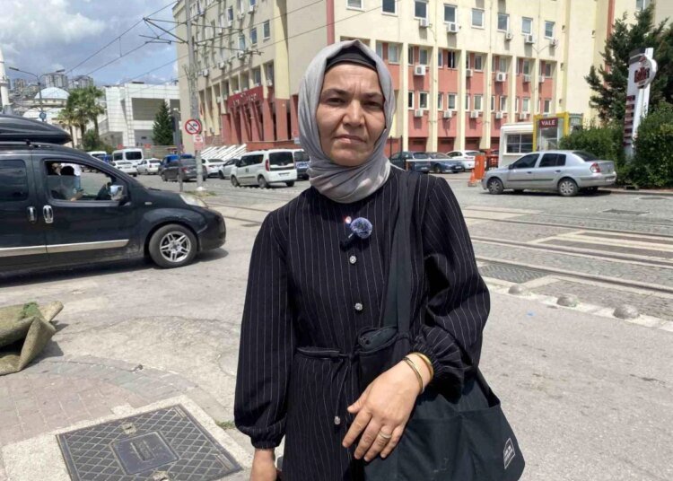 Kocaeli’de Zehra Savaş, eski dünürüne borç olarak verdiği altını geri istiyor