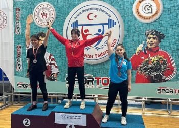 Nevşehir Belediyesi sporcuları, Bolu’da düzenlenen Minikler ve 15 Yaş Altı Ferdi Türkiye Halter Şampiyonası’nda 3 gümüş ve 1 bronz madalya kazandı