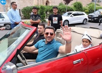 Nevşehir Belediyesi tarafından düzenlenen Sünnet Şöleni çerçevesinde gerçekleştirilen konvoy renkli görüntülere sahne oldu