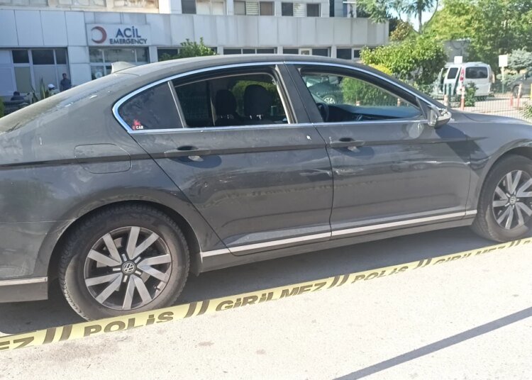 Polis, uygulama noktasında kaçan otomobili takip ederek ateş açtı