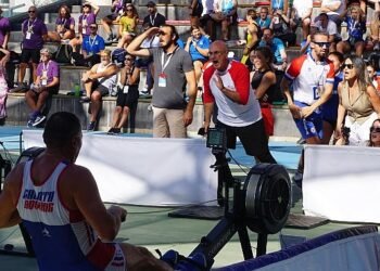 Salon Kürek Yarışlari Nefes Kesti