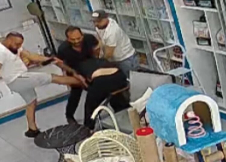 Veteriner Hekim Darbedildi, Şüpheliler Aranıyor