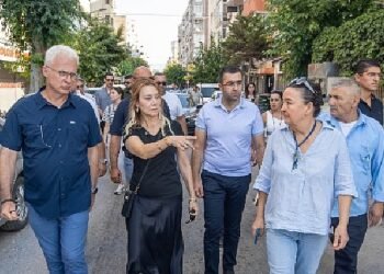 Başkan Mutlu mahalleleri adım adım geziyor “Sorunlara anlık değil kalıcı çözümler üretmek için çalışıyoruz”