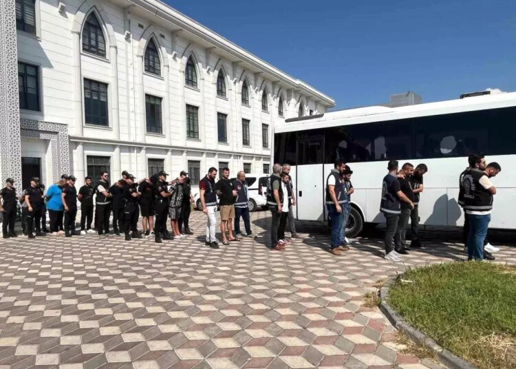 Darıca’da 4 iş yerine kurşun yağdıran şüpheliler yakalandı