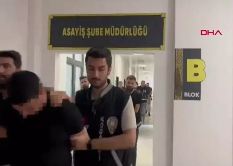 Darıca’da arkadaşlarıyla çay içerken öldürülen genç için 5 şüpheli tutuklandı