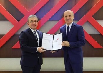 DEÜ Rektörü Yılmaz Mazbatasını Aldı