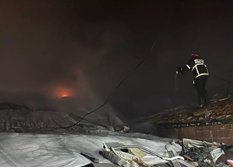 Gebze’de çıkan yangında 5 gecekondu hasar gördü