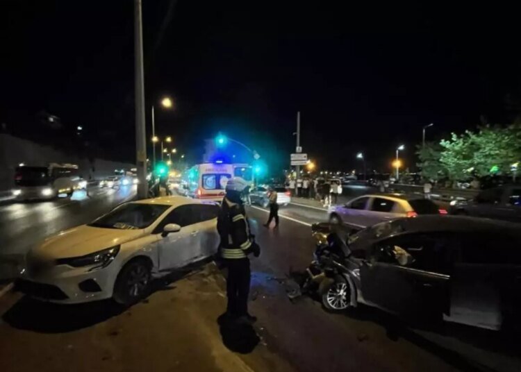 Gölcük’te Zincirleme Trafik Kazası: 3 Yaralı