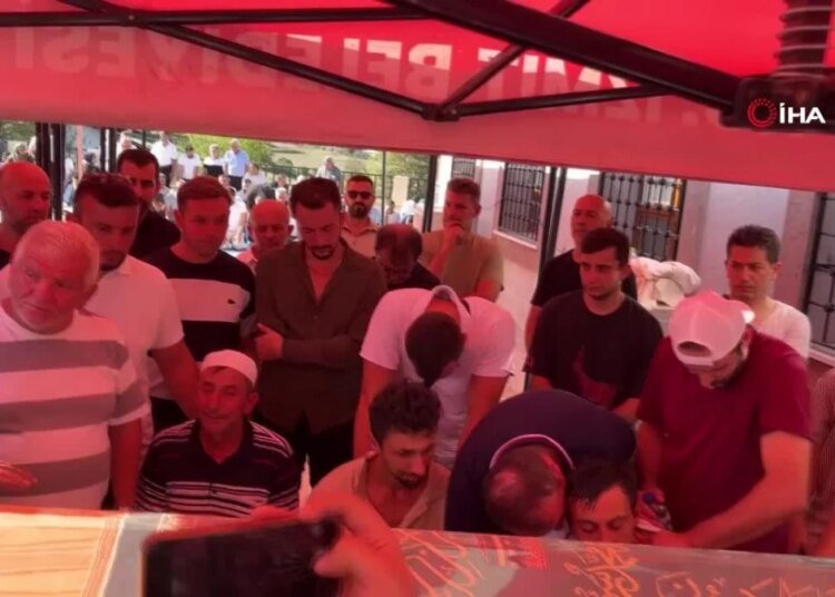 Gölde boğulan babaanne ve 2 torunu son yolculuğuna uğurlandı