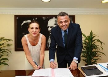 İzmir Büyükşehir Belediyesi tarafından damacana olarak üretilen İzmir Su, imzalanan protokolle Efes Selçuk’a geliyor