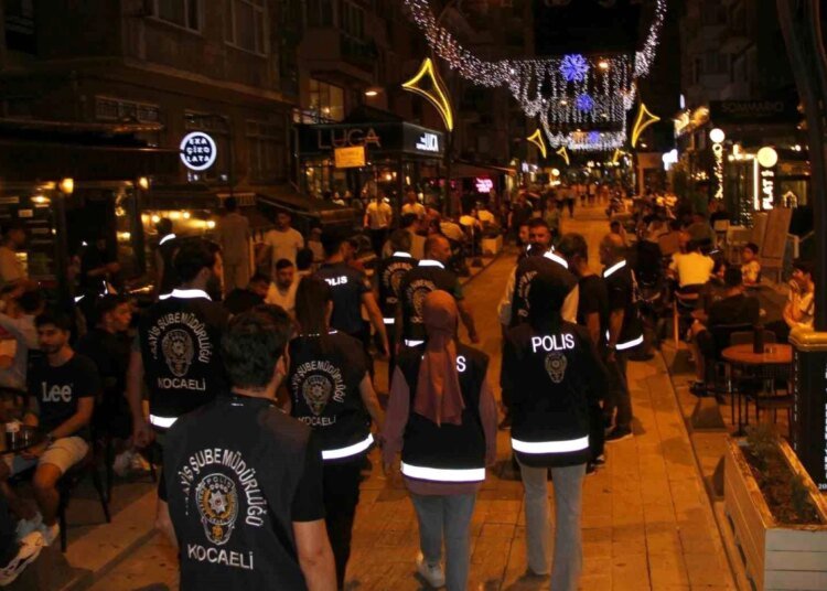 İzmit’te 51 işletme denetlendi, 958 kişi ve 45 araç kontrol edildi