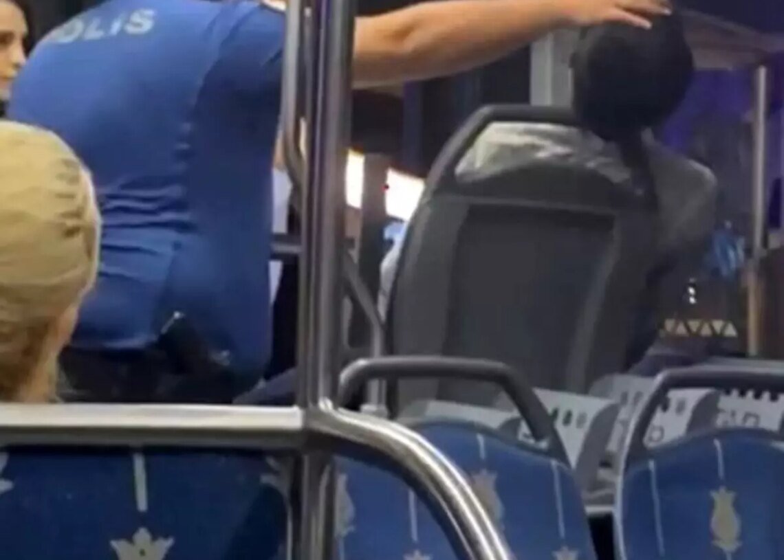 İzmit’te otobüste sızan genç polis tarafından uyandırıldı