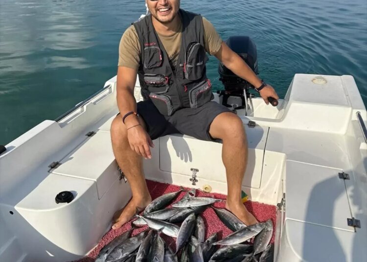 Kandıra’da Çapariyle Yakalanan Palamutun Mücadelesi Kameralara Yansıdı