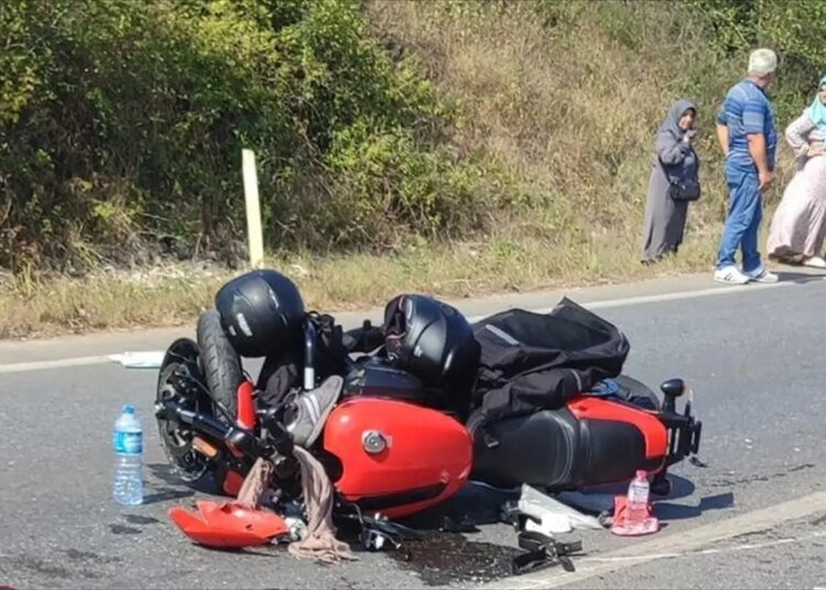 Kandıra’da Motosiklet ile Hafif Ticari Araç Çarpıştı: 1 Ölü, 2 Yaralı