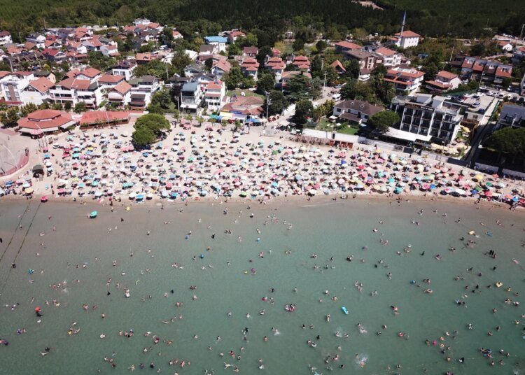 Kandıra’da Tüm Plajlarda Denize Giriş Yasaklandı