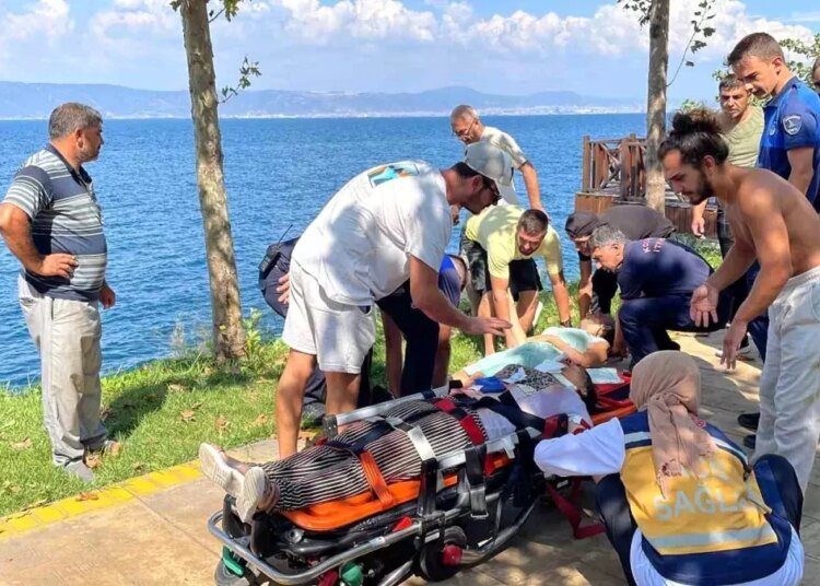 Karamürsel’de elektrikli bisiklet denize uçtu: 3 kadın yaralandı