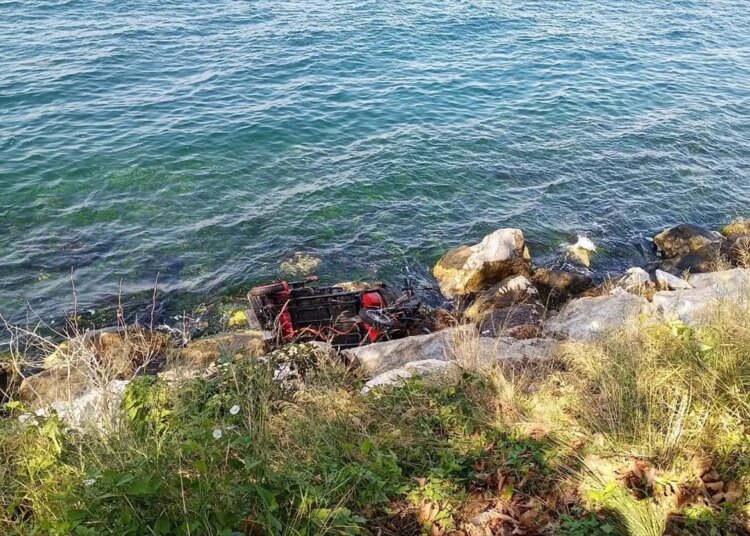 Karamürsel’de Elektrikli Motosiklet Kazası: 3 Kişi Yaralandı