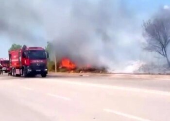 Kartepe’de yol kenarında çıkan yangın itfaiye ekipleri tarafından söndürüldü