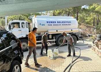 Kemer Belediyesi Tekirova’da su ulaşmayan yerlere su taşıyor