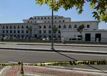 Kocaeli İl Emniyet Müdürlüğü Otoparkında Şüpheli Vuruldu