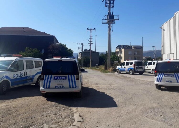 Kocaeli’de 17 yaşındaki genç kız evde silahla yaralandı