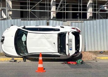 Kocaeli’de vince çarparak takla atan otomobilde sürücü burnu bile kanamadan kurtuldu