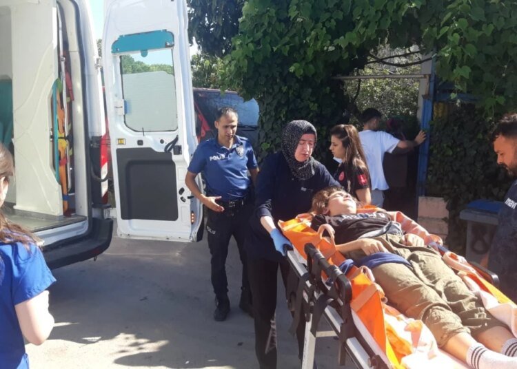 Körfez’de Genç Kız Tabanca İle Yaralandı, Annesi ve Kardeşi Gözaltına Alındı