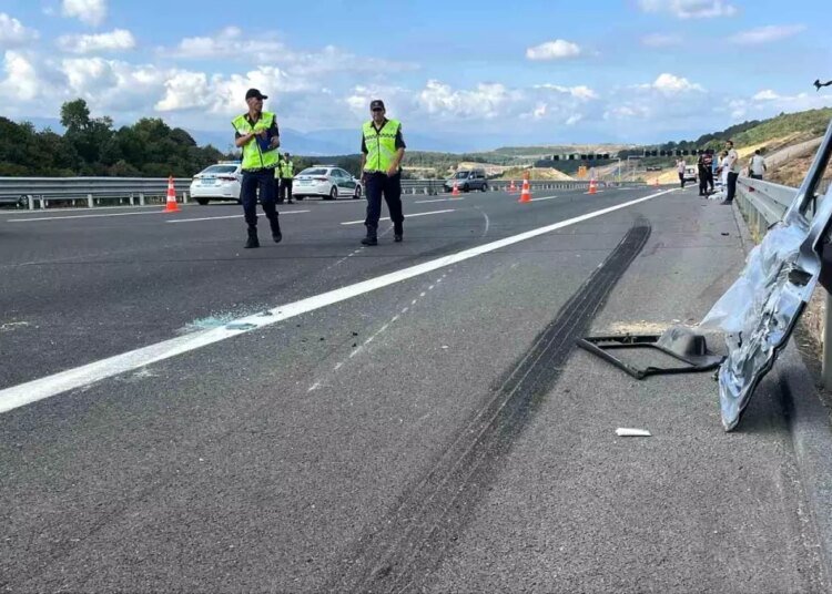 Kuzey Marmara Otoyolu’nda feci kaza: Kadın yola savruldu