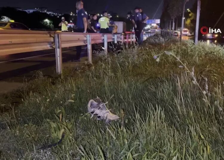 Motosiklet hafif ticari araca çarptı: 1 ölü, 1 yaralı