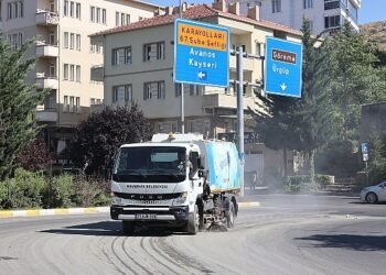 Nevşehir Belediyesi, hafta sonu tüm birimleriyle saha da altyapı ve üstyapı çalışmalarını sürdürüyor.