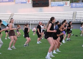 Nilüferliler zumba ile hem eğlendi hem spor yaptı