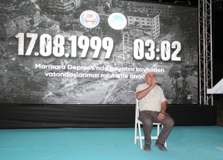 Sakarya ve Kocaeli’de 17 Ağustos 1999 Marmara Depremi’nde hayatını kaybedenler dualarla anıldı
