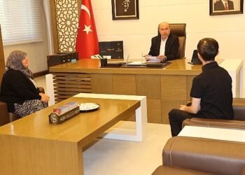 Selçuklu Belediye Başkanı Ahmet Pekyatırmacı, Selçuklu Belediyesi’nin kadim geleneklerinden bir tanesi olan “Halk Günü” buluşmalarında vatandaşlarla yüz yüze görüşerek onları dinledi.