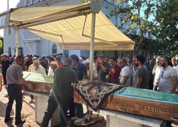 Trabzon’da bıçaklanarak öldürülen çift Kocaeli’de toprağa verildi