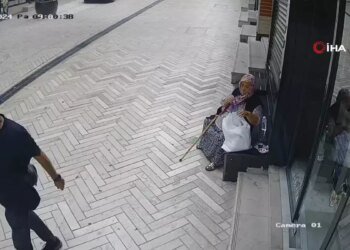 Absürt hırsızlık: Kameralara baka baka fincanı böyle çaldı