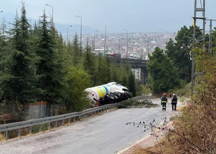 Anadolu Otoyolu’nda Zincirleme Trafik Kazası: 3 Kişi Yaralandı