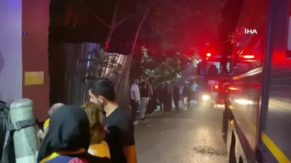 banyoda yangina yakalanan vatandas ve kopekleri dumandan etkilendi 0 2YaWnYBa