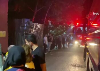 Banyoda Yangına Yakalanan Vatandaş ve Köpekleri Dumandan Etkilendi