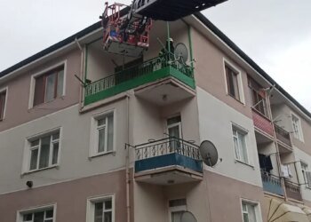 İzmit’te Apartmanda Yangın: İki Kişi Kurtarıldı