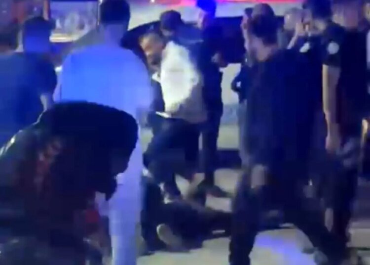 İzmit’te kafede çıkan silahlı kavgada 1 kişi hayatını kaybetti