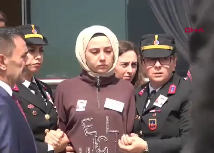 KOCAELİ Şehit Eroğlu için askeri tören düzenlendi