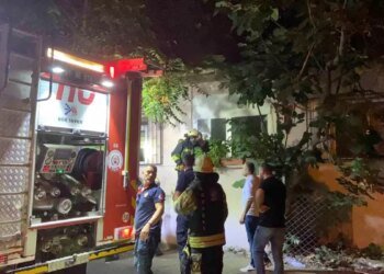 Kocaeli’de Ev Yangını: Bir Kişi ve Köpekleri Dumandan Etkilendi