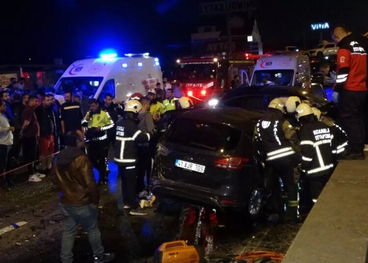 Kocaeli’de Ters Yöne Giren Sürücü Kazaya Neden Oldu: 4 Aylık Bebek ve Hamile Anne Hayatını Kaybetti