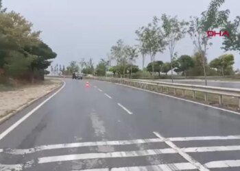 Kontrolden Çıkan Çekici Devrildi, Sürücü Yaralandı