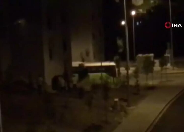 Sokak ortasında kavga kamerada: Kaçmaya çalışırken jandarma yakaladı